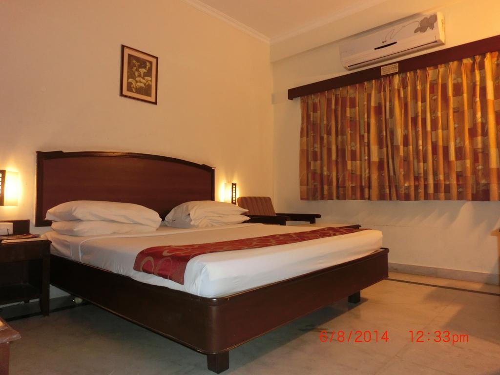 Hotel Thulashi Park Chennai Bilik gambar