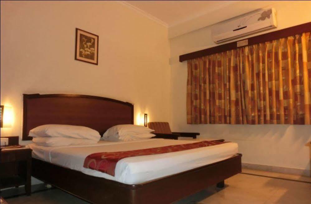 Hotel Thulashi Park Chennai Luaran gambar